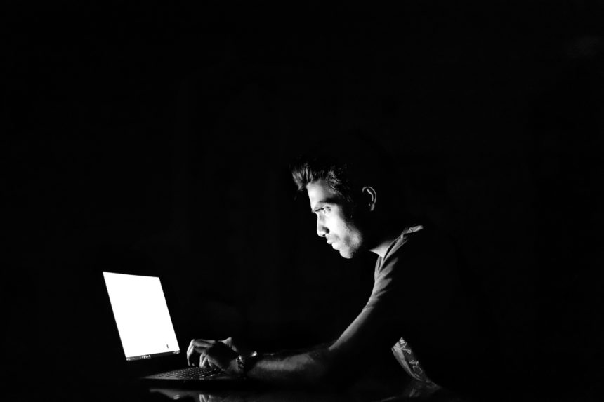 Condutas agressivas e intimidadoras na internet poderão ser tipificadas como crime, com reclusão de até quatro anos
