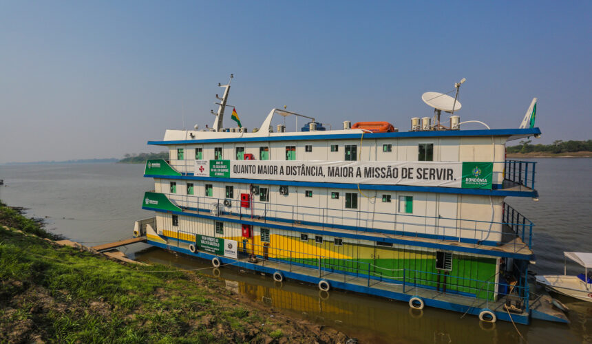 O barco hospital no Guaporé