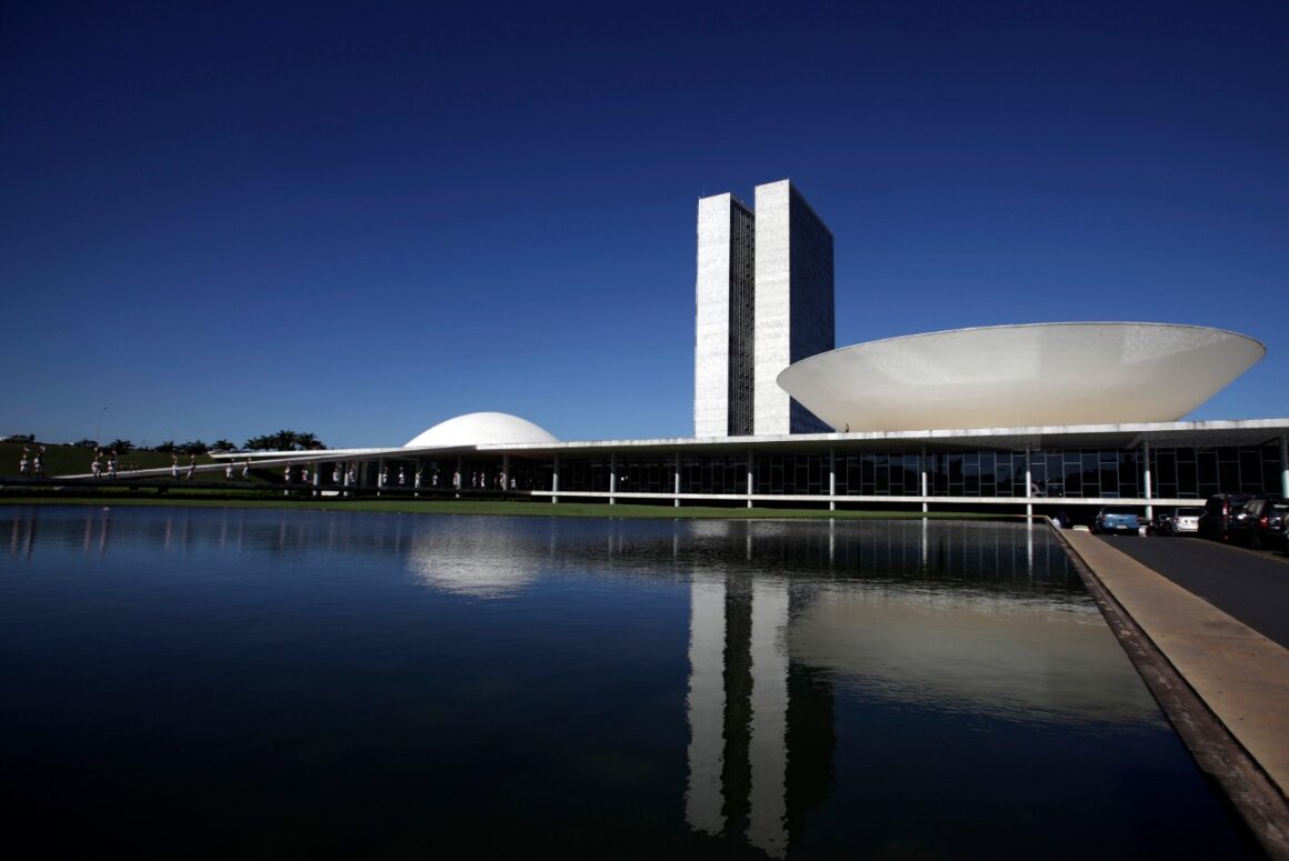 Diretores da Anvisa e Butantan confirmam participação em audiência no Congresso