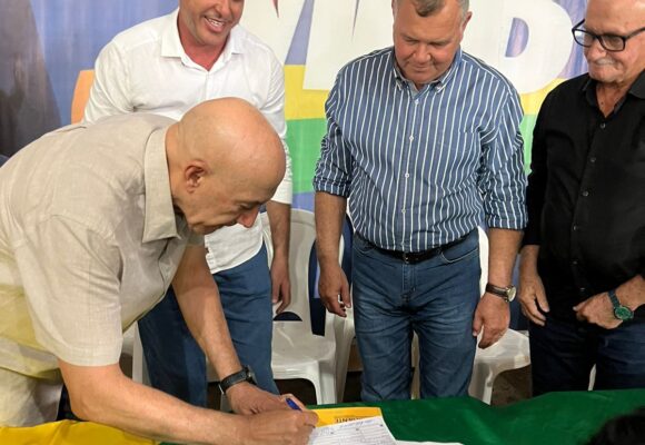 Em evento concorrido, Confúcio Moura e o MDB recebe filiação do deputado estadual Ismael Crispin